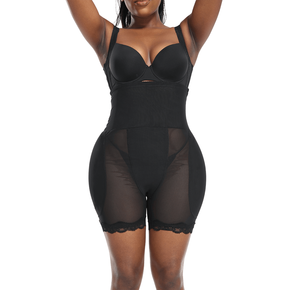 Hourglass clothing - Goals AF 🖤🙌🏽 Body goals 2 pc set Available now size  (small, Medium & Large) Shophourglassclothing.com #shophourglassclothing  #influencer #brandambassador #boutique #brand #springcollection #black  #thickwomen #curvygirl #dallas